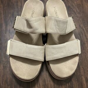 Vionic Brandie platform sandal